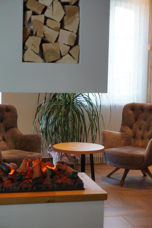 Hotel Gruener Baum Kaufbeuren Dış mekan fotoğraf