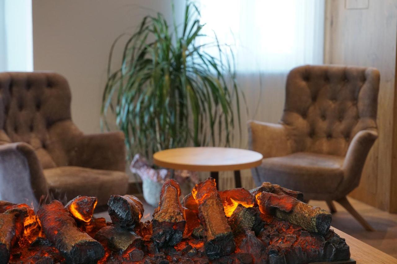 Hotel Gruener Baum Kaufbeuren Dış mekan fotoğraf