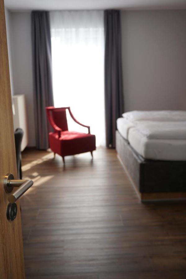 Hotel Gruener Baum Kaufbeuren Dış mekan fotoğraf