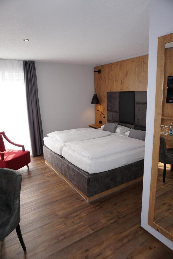 Hotel Gruener Baum Kaufbeuren Dış mekan fotoğraf