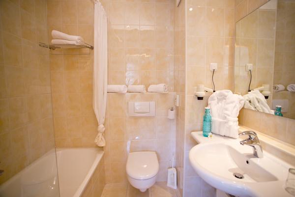Hotel Gruener Baum Kaufbeuren Dış mekan fotoğraf