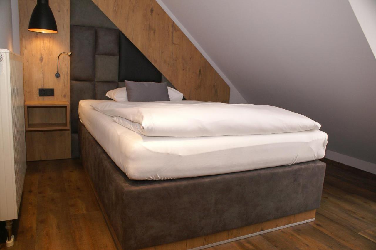 Hotel Gruener Baum Kaufbeuren Dış mekan fotoğraf