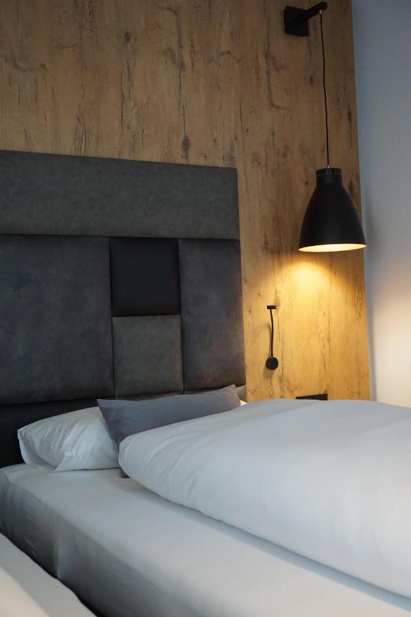 Hotel Gruener Baum Kaufbeuren Dış mekan fotoğraf