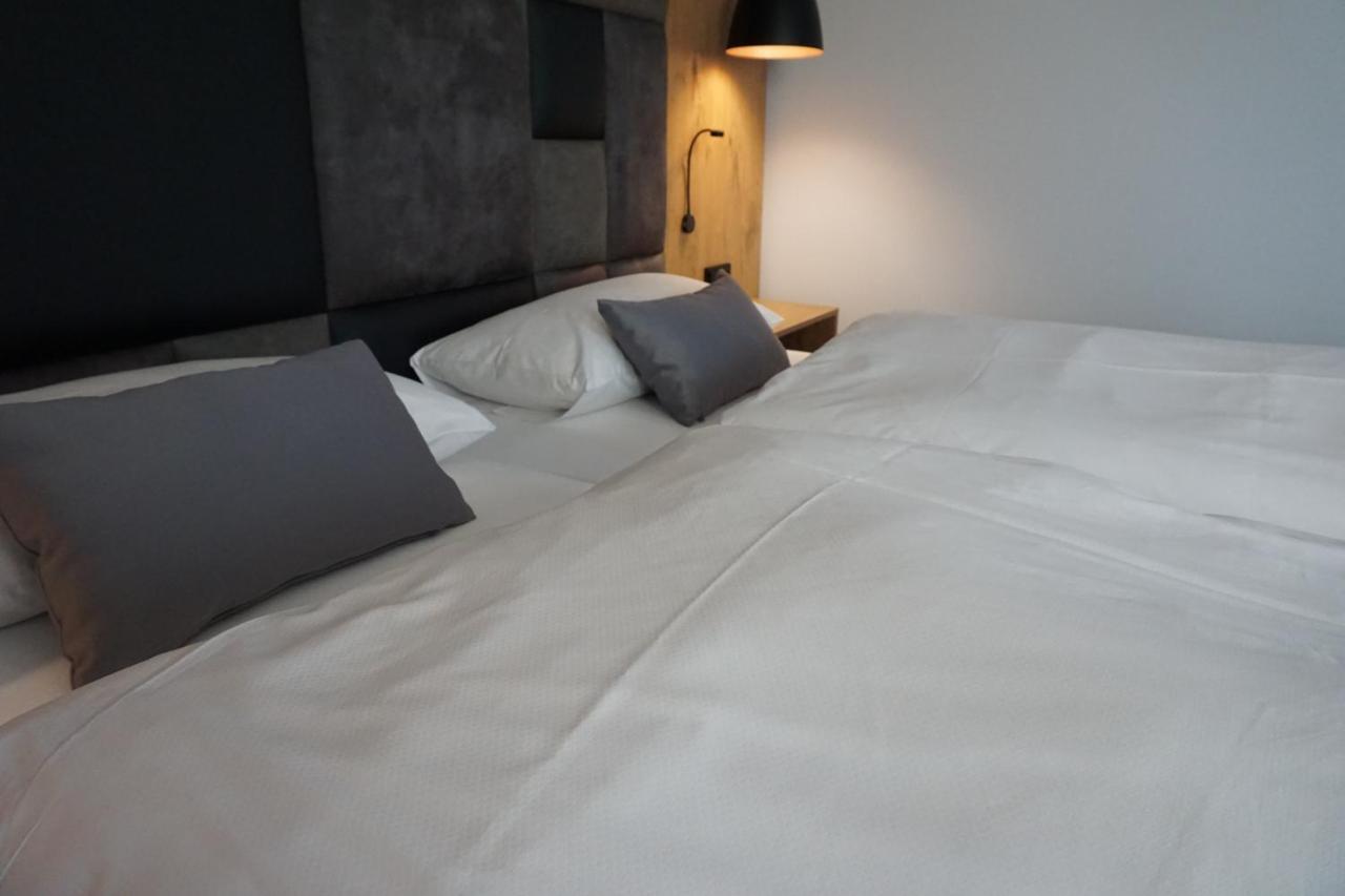 Hotel Gruener Baum Kaufbeuren Dış mekan fotoğraf