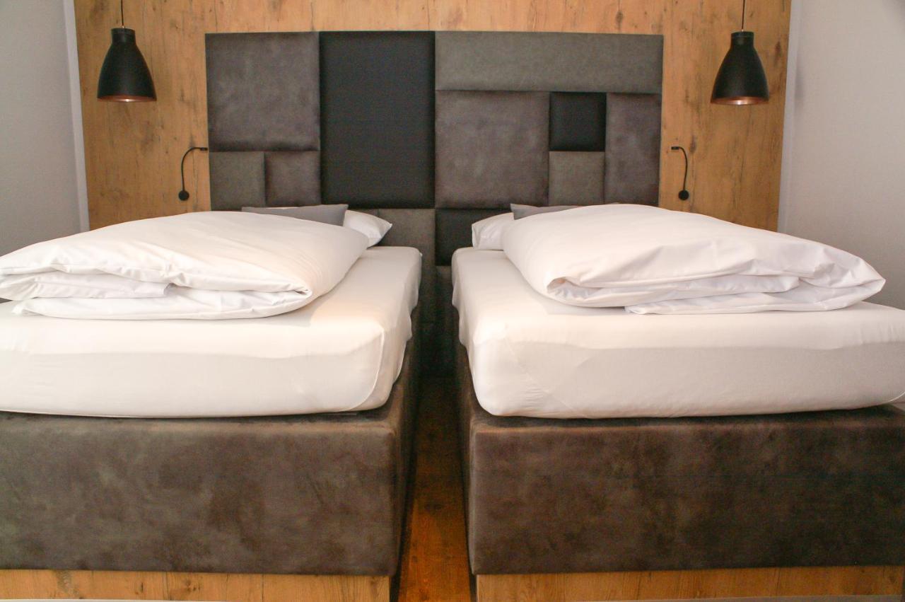 Hotel Gruener Baum Kaufbeuren Dış mekan fotoğraf