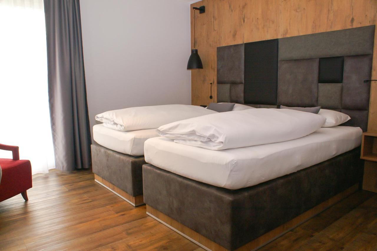 Hotel Gruener Baum Kaufbeuren Dış mekan fotoğraf