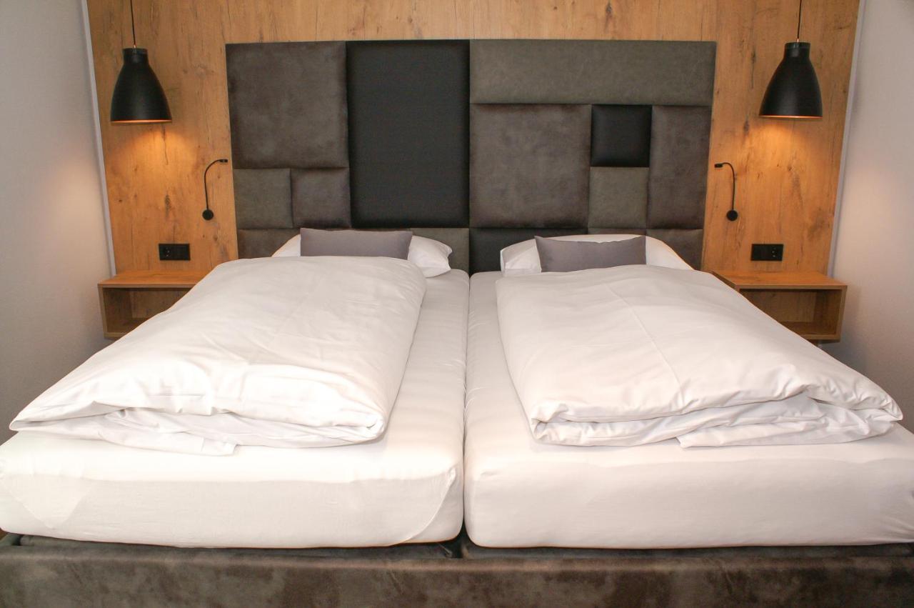 Hotel Gruener Baum Kaufbeuren Dış mekan fotoğraf