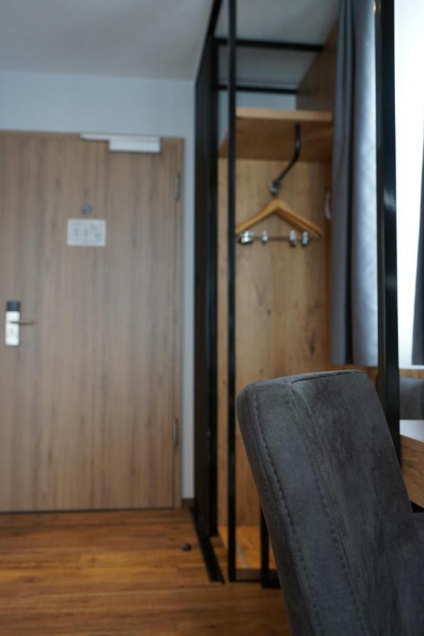 Hotel Gruener Baum Kaufbeuren Dış mekan fotoğraf