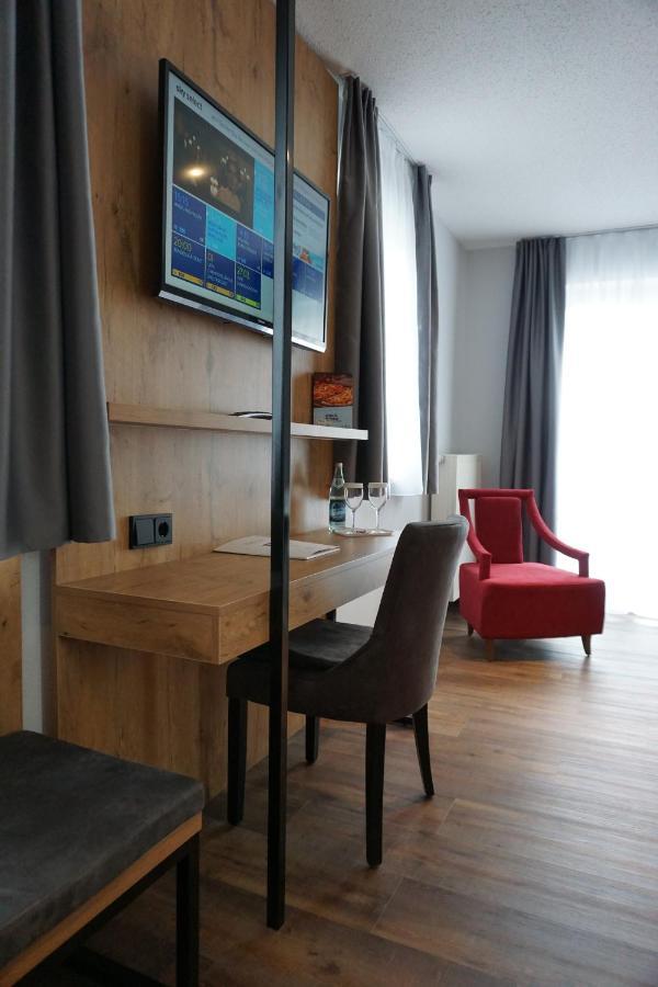 Hotel Gruener Baum Kaufbeuren Dış mekan fotoğraf