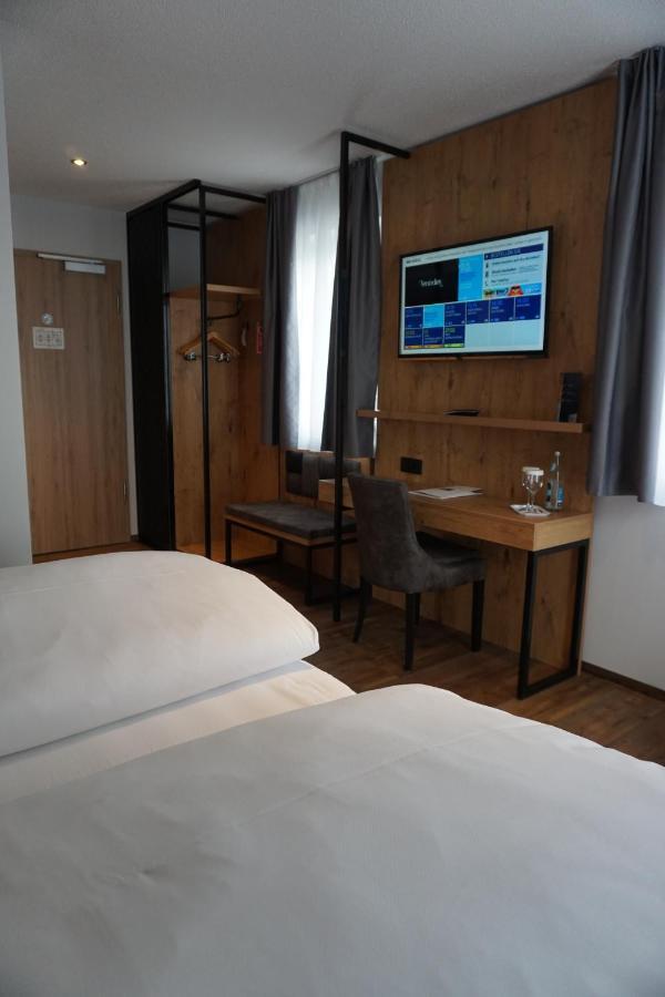Hotel Gruener Baum Kaufbeuren Dış mekan fotoğraf