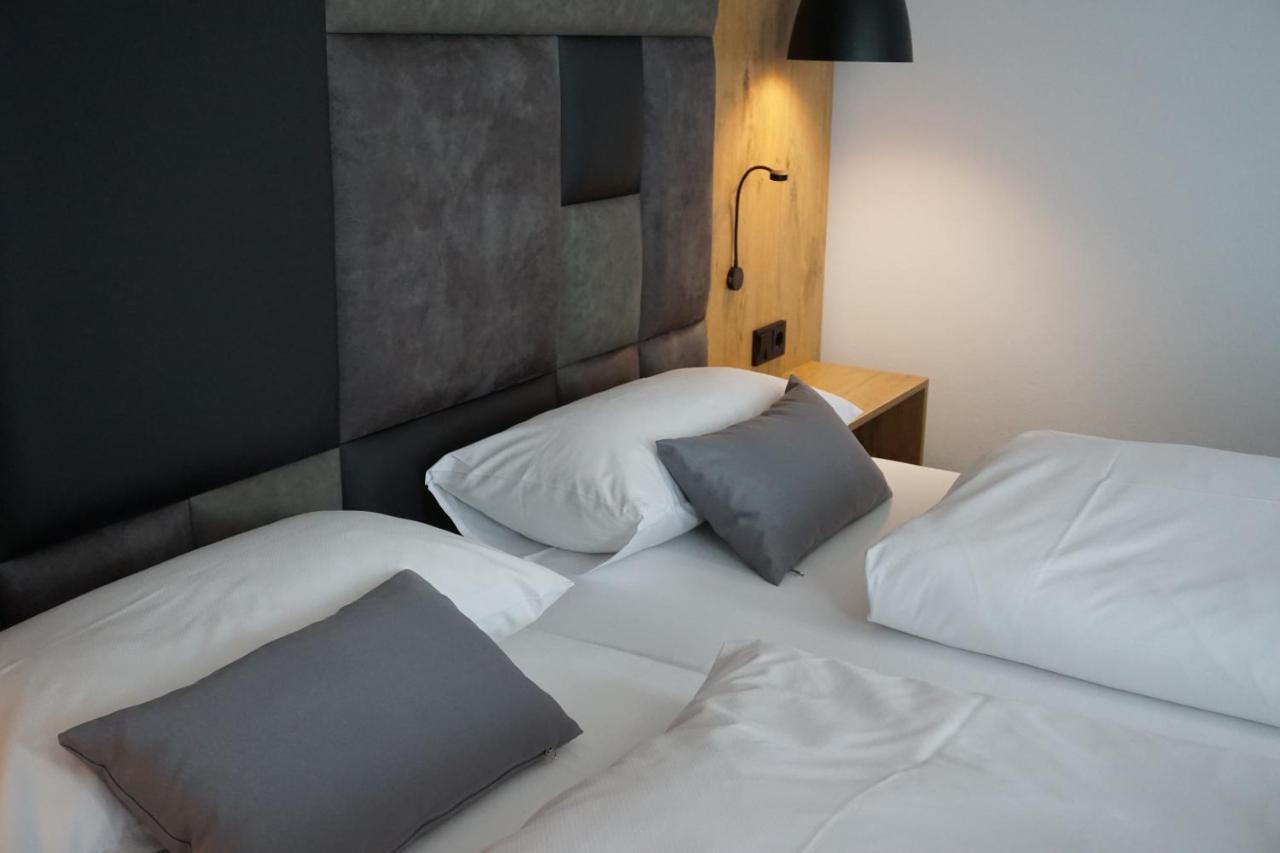 Hotel Gruener Baum Kaufbeuren Dış mekan fotoğraf