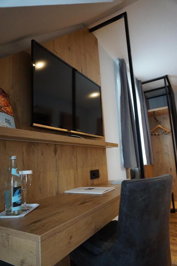 Hotel Gruener Baum Kaufbeuren Dış mekan fotoğraf