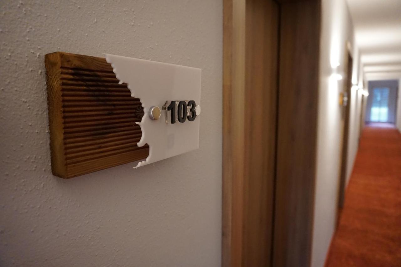 Hotel Gruener Baum Kaufbeuren Dış mekan fotoğraf
