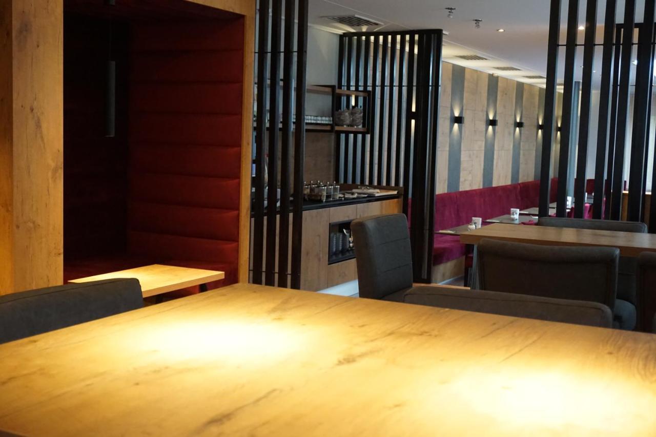 Hotel Gruener Baum Kaufbeuren Dış mekan fotoğraf