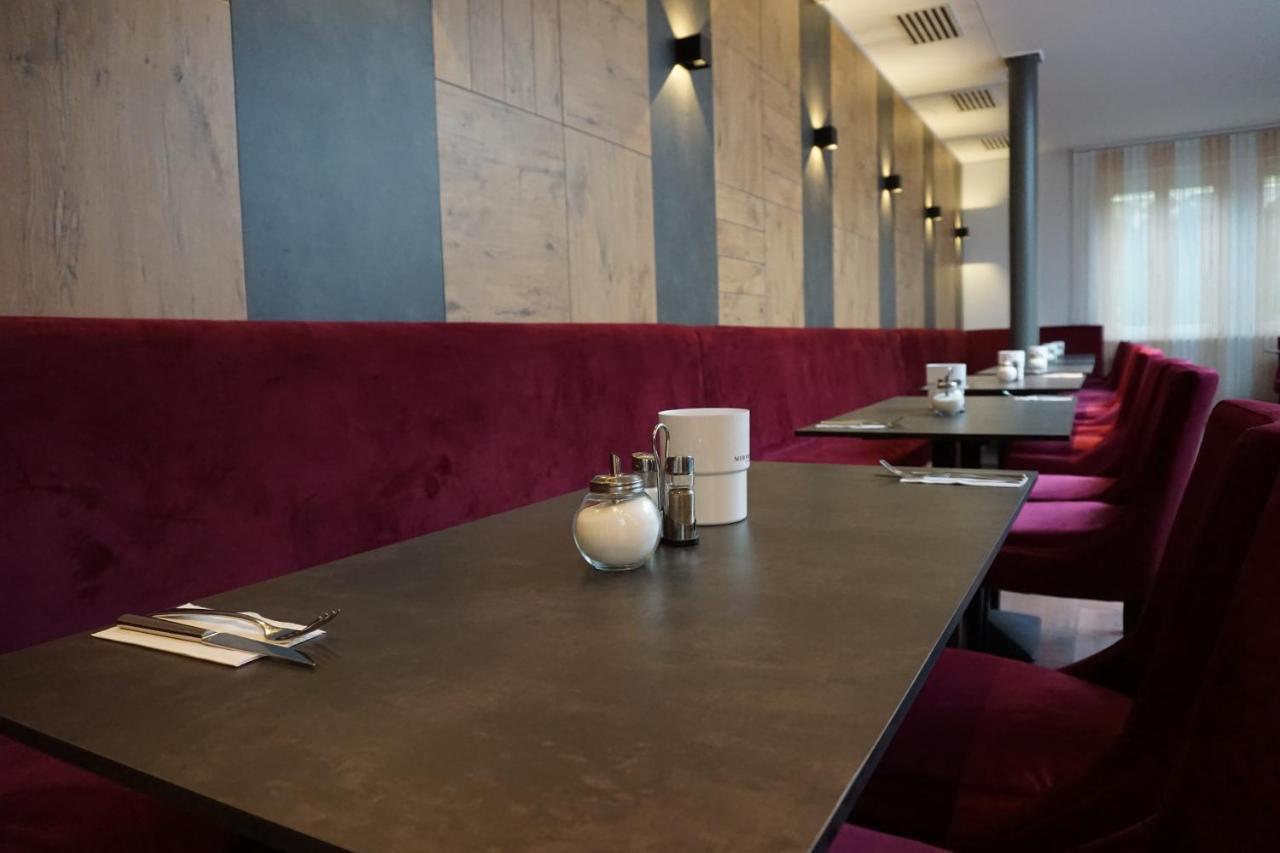 Hotel Gruener Baum Kaufbeuren Dış mekan fotoğraf