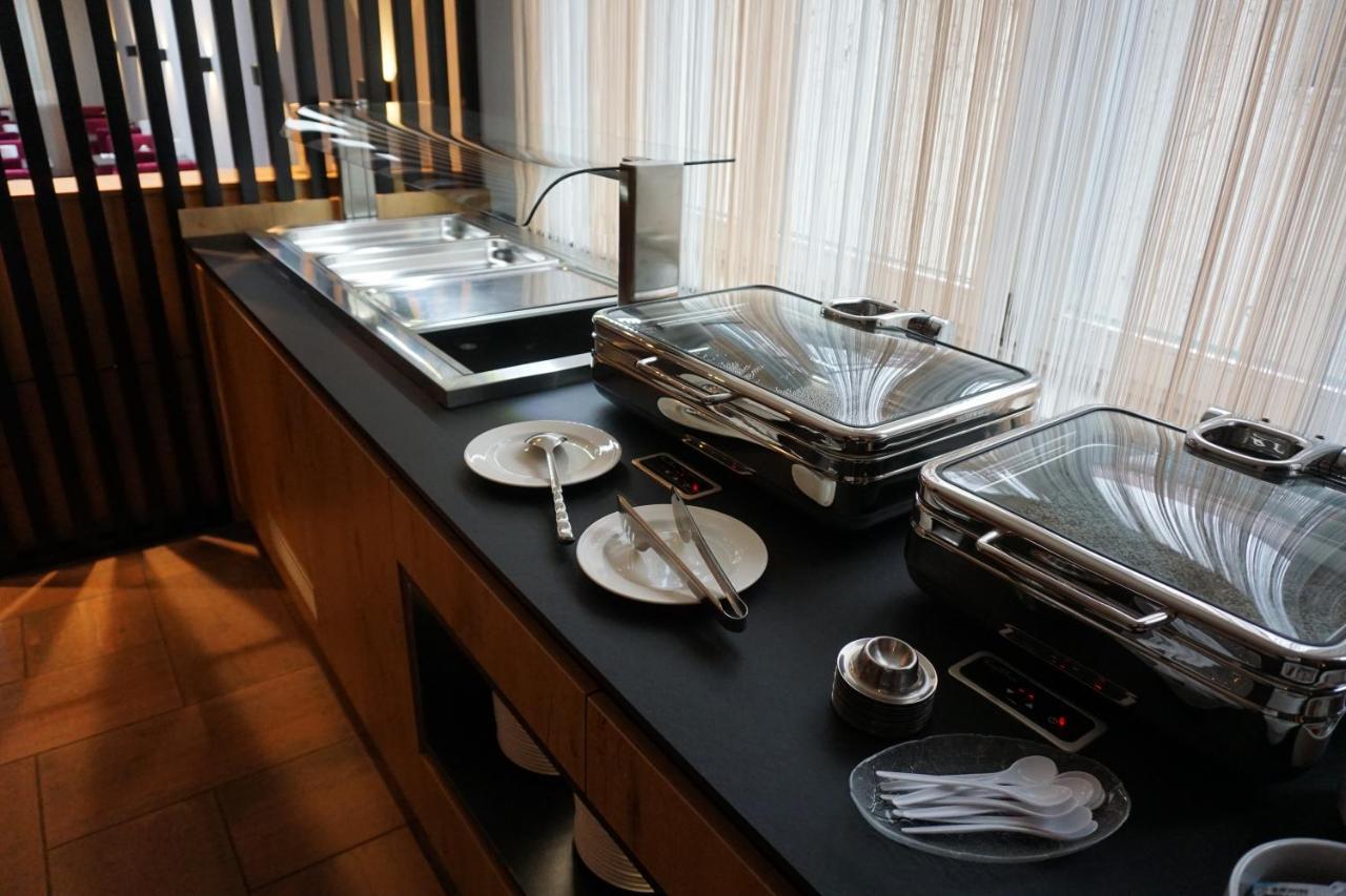 Hotel Gruener Baum Kaufbeuren Dış mekan fotoğraf